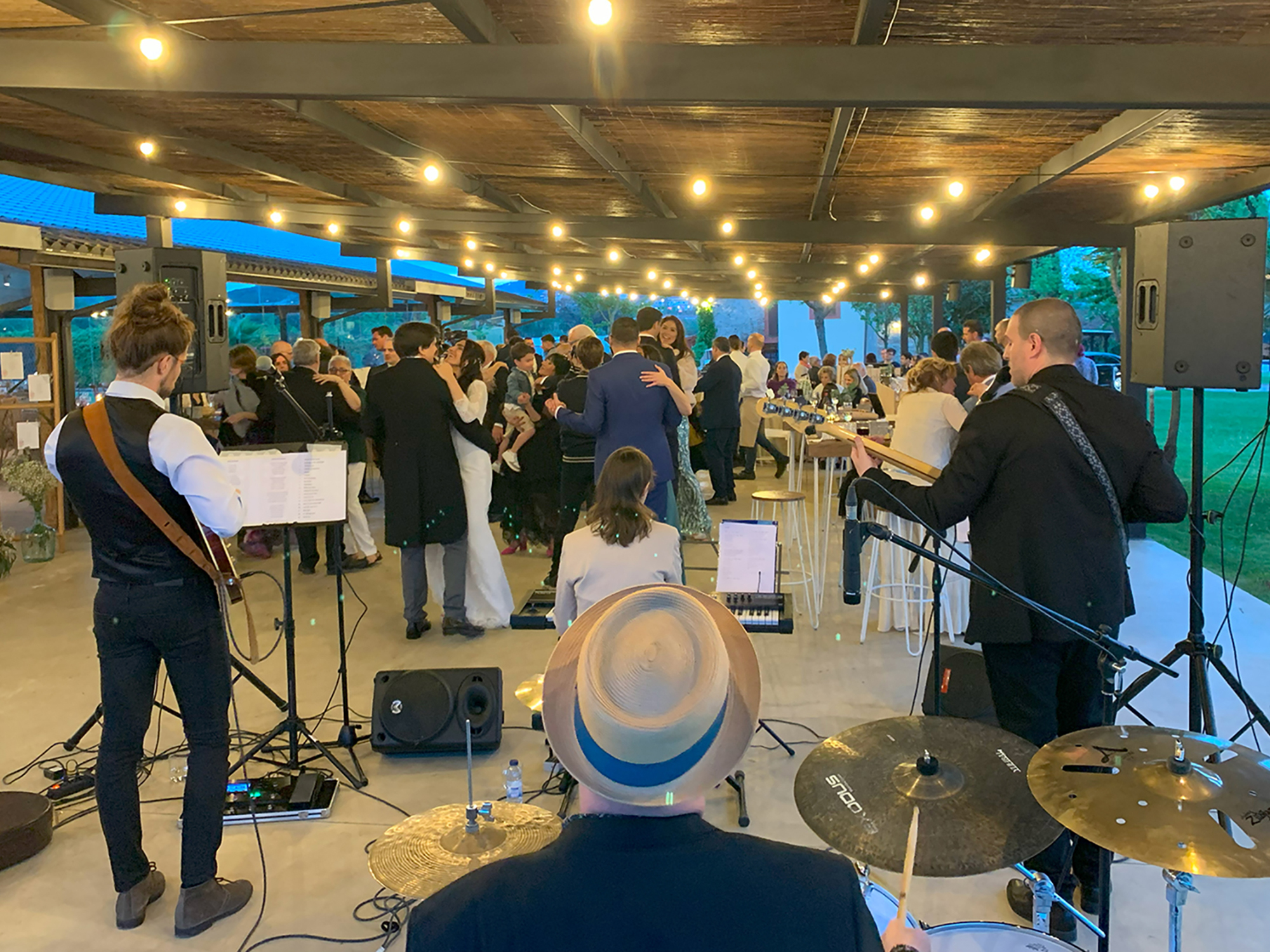 Sunset Avenue - wedding band Barcelona. Mas Palau Blanes